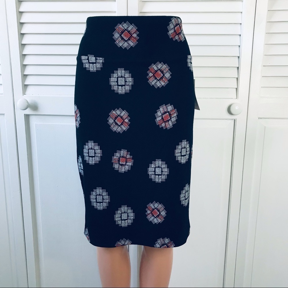3/$25 LULAROE Black Geometric Pattern Skirt Size Small